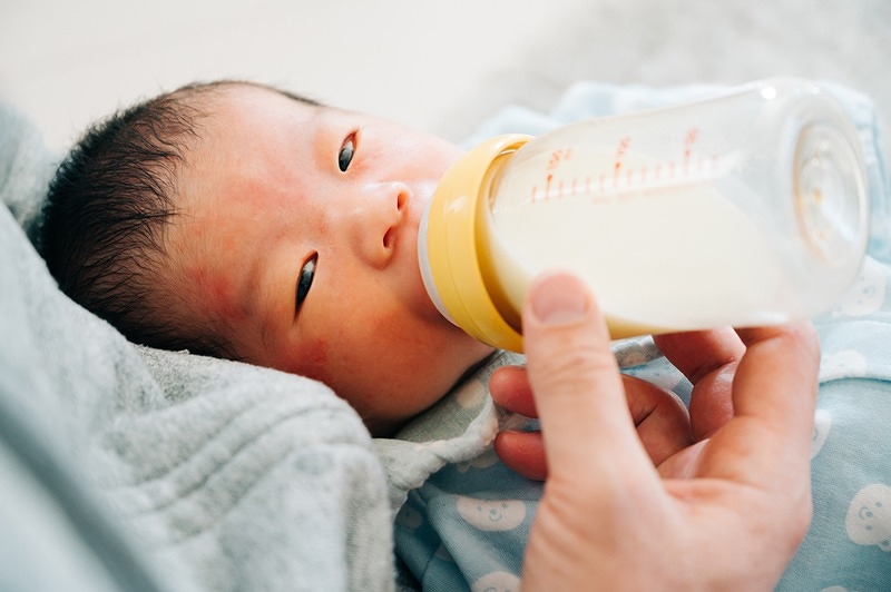 助産師監修 母乳 ミルクの混合授乳の方法 ミルク量を解説 All キッズアライズ